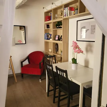Spacious Town House With Balcony * Montagnac (Herault)