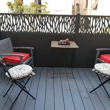Spacious Town House With Balcony *