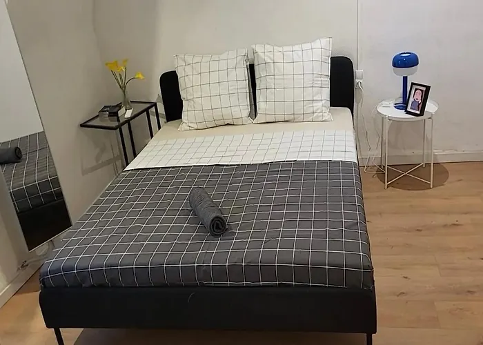 Дом отдыха Spacious Town House With Balcony *