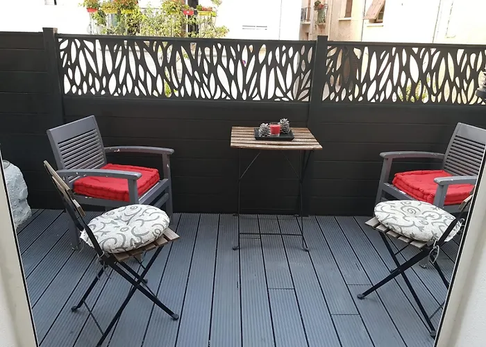 Spacious Town House With Balcony *